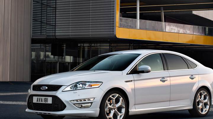 2011 Ford Mondeo Side N Front Pose In White